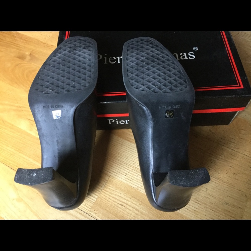 SHOES - Picture 4 of 5